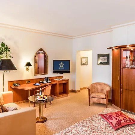 Romantik Buelow Residenz Hotell 4*