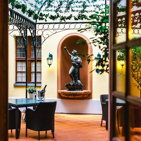 Romantik Buelow Residenz Hotel